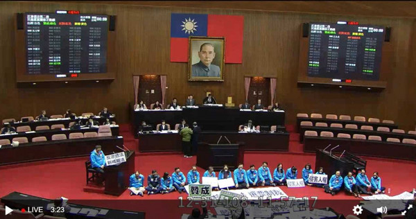 儘管在野黨強烈質疑戕害人權、戒嚴復辟,但民進黨團堅持今天一定要通過反滲透法。(圖/臉書、中時資料庫)