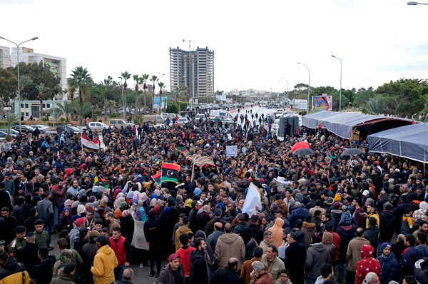 ▲利比亞民眾3日走上班加西（Benghazi）街頭抗議土耳其出兵。（圖／路透）