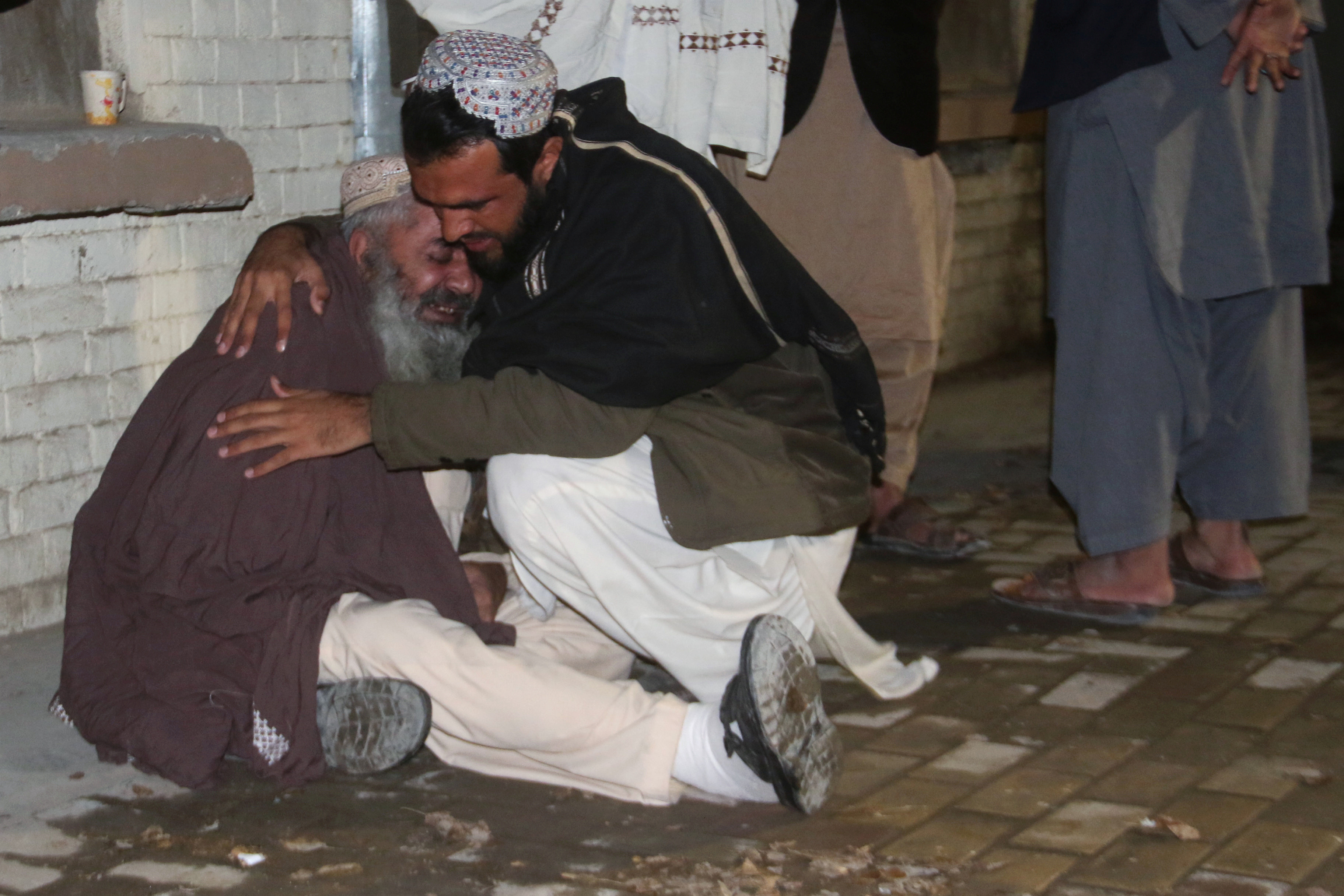 ▲▼巴基斯坦自殺炸彈攻擊15死19傷　爆炸波猛「第一排信眾傷亡慘重」。（圖／路透）