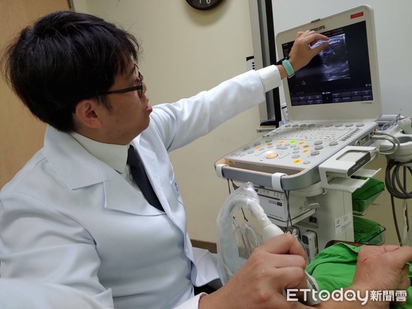 ▲超音波介入優化蛇咬傷病人治療情形。(圖/記者嚴云岑攝) ▲超音波介入優化蛇咬傷病人治療情形。(圖/記者嚴云岑攝)