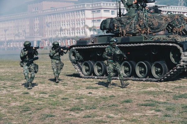 春節加強戰備媒體參訪活動　陸軍展現精實戰力