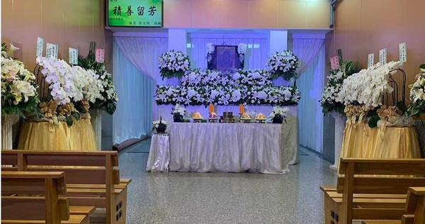 鄧女家屬在台北第一殯儀館舉行告別式。（圖／翻攝畫面）