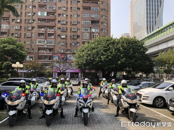 ▲台中市警局因應春節到來，成立「大重機交通疏處部隊」。