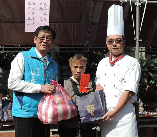 ▲▼礁溪鄉公所歲末送暖,贈紅包義診義剪,溫馨助弱勢過好年。(圖/礁溪鄉公所提供,下同) ▲▼礁溪鄉公所歲末送暖,贈紅包義診義剪,溫馨助弱勢過好年。(圖/礁溪鄉公所提供,下同)