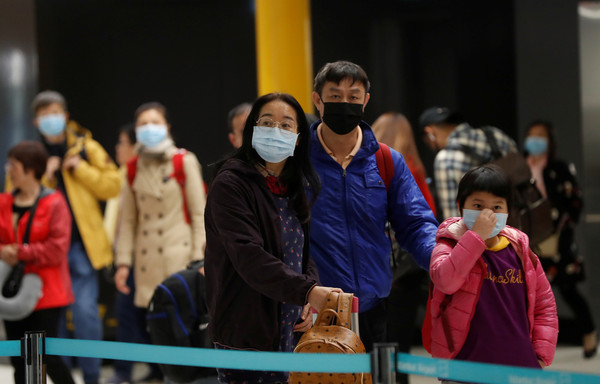 ▲▼新型冠狀病毒疫情，土耳其伊斯坦堡機場，中國旅客均配戴起口罩。（圖／路透）