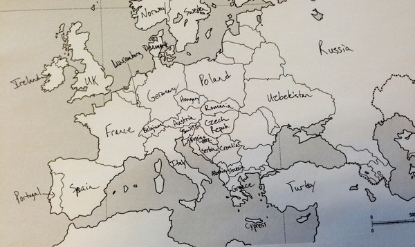 buzzfeed找了一些美国人,请他们在空白的欧洲地图上填国家名称,结果不图片