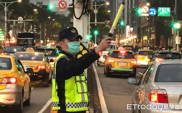 ▲交通警因處理車禍頻繁進出醫院，北市交通警察大隊添購1萬5千枚口罩防堵肺炎疫情。（圖／記者張君豪翻攝）