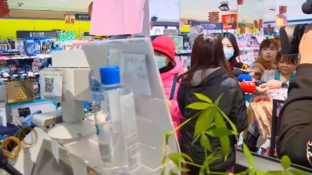 「不是因武漢肺炎而是沒睡死掉」 民買口罩撲空怒:到蘇貞昌家拿!他家最多。(圖/東森新聞) 「不是因武漢肺炎而是沒睡死掉」 民買口罩撲空怒:到蘇貞昌家拿!他家最多。(圖/東森新聞)