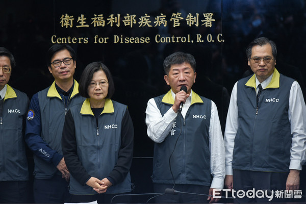 ▲總統蔡英文慰問疫情中心,衛福部長陳時中發言。(圖/記者林敬旻攝) ▲總統蔡英文慰問疫情中心,衛福部長陳時中發言。(圖/記者林敬旻攝)