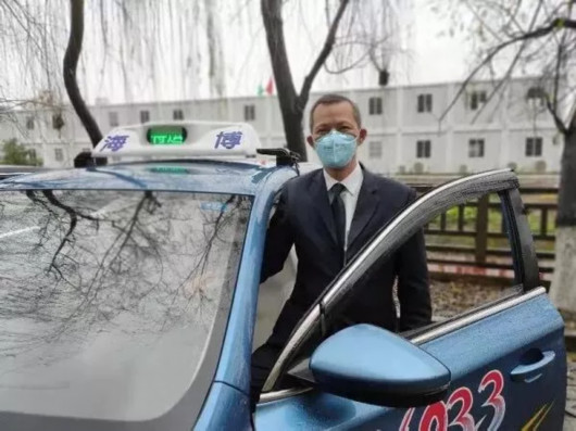 ▲上海市17日起強制規定計程車司機及乘客需配戴口罩。（圖／翻攝上海交通）