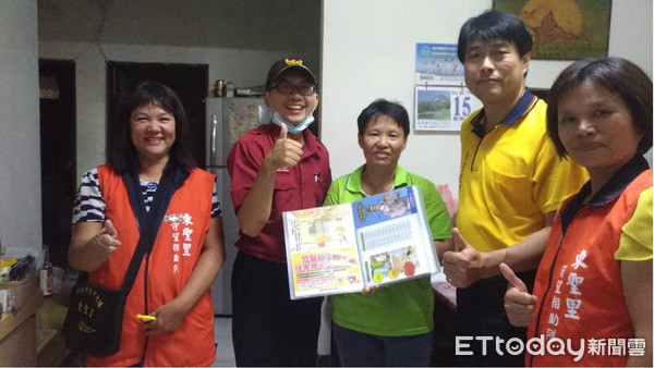 ▲台南市消防局派員加強向民眾宣導，如何防範一氧化碳中毒。（圖／記者林悅翻攝，下同）