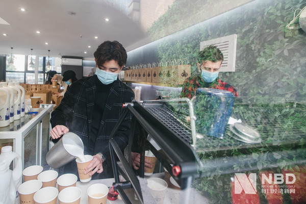 ▲▼武漢一咖啡店免費為醫院送咖啡。（圖／翻攝自每日經濟新聞）