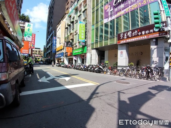 ▲▼北市文山區車前路上「岳泰峰範」。（圖／記者黃靖惠攝）