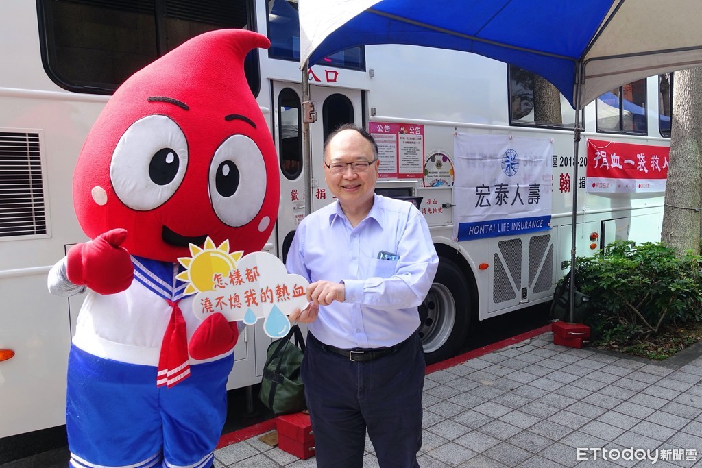 ▲宏泰人壽董事長魯奐毅表示，能夠盡一己之力貢獻一袋鮮血，就是為善助人。（圖／宏泰人壽提供）