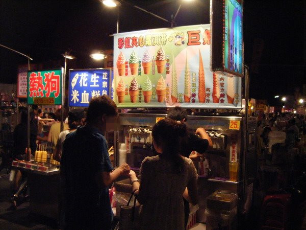 ▲台南市歷史最久的3大觀光夜市之一的「武聖夜市」，近來盛傳即將於4月底熄燈。（圖／翻攝自臉書武聖夜市）