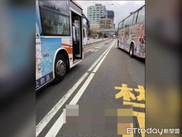 ▲▼北市婦人穿越人行道遭公車撞上。（圖／記者邱中岳翻攝）