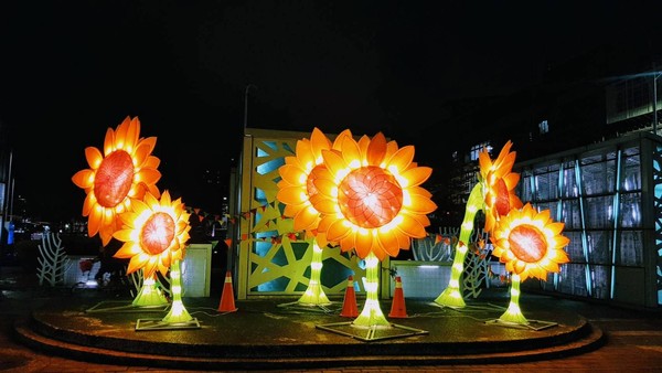 ▲中港大排「藍調中港光雕秀」。(圖/新北市政府水利局提供) ▲中港大排「藍調中港光雕秀」。(圖/新北市政府水利局提供)