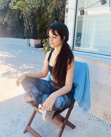 ▲▼卡蜜拉《灰姑娘》停拍。(圖/翻攝自Instagram/Camila Cabello) ▲▼卡蜜拉《灰姑娘》停拍。(圖/翻攝自Instagram/Camila Cabello)