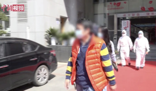 ▲▼台商金先生前往捐血中心 。(圖/翻攝中新社) ▲▼台商金先生前往捐血中心 。(圖/翻攝中新社)