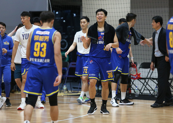 ▲2020.03.30 裕隆vs台啤，布拉（Sim Bhullar）、塞瑟夫（Ihor Zaystev）、呂政儒、林宜輝、基恩（Marcus Keene）、李啟億、黃泓瀚。（圖／籃協提供）