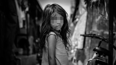 「奶奶要6歲的我成為妓女」貧民窟女孩惡夢童年　還遭親母賣給人口販子