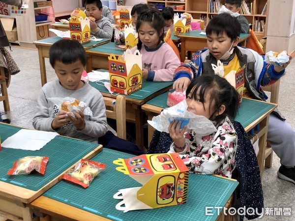 ▲ 石門區國小、幼兒園提前過兒童節 北海育樂禮物加碼免費「麥當勞餐點」。（圖／新北市石門區公所提供）