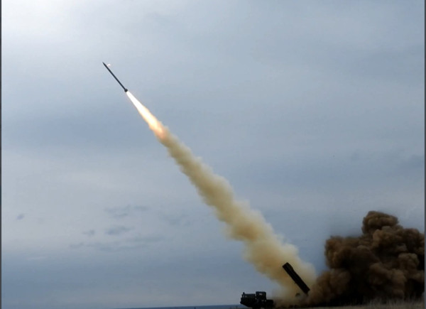 ▲▼烏克蘭成功試射無GPS制導的「赤楊-M」短程飛彈。（圖／翻攝自烏克蘭國家安全與國防委員會推特）