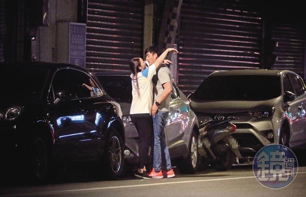 劉至翰桃花旺，常被拍到跟異性友人在大街上擁抱。