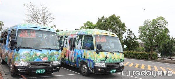 ▲▼宜蘭市公所人氣高的幾米繪本為主題「幾米公車」，可以預約免費包車。（圖／記者游芳男翻攝，下同）