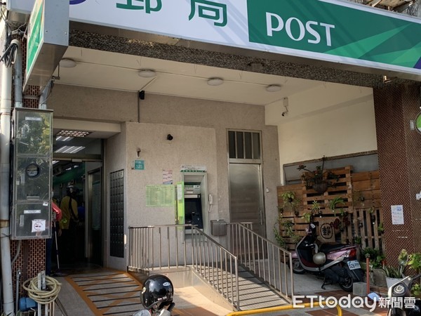 ▲台南市議員李啟維，希望安平郵局能儘速完成重建。（圖／記者林悅翻攝，下同）