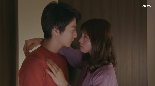 ▲▼《Guilty這戀愛有罪嗎?》第二集閨蜜闖正宮家撩出軌老公。(圖/翻攝自KKTV) ▲▼《Guilty這戀愛有罪嗎?》第二集閨蜜闖正宮家撩出軌老公。(圖/翻攝自KKTV)