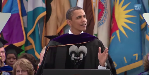 ▲歐巴馬在2010年的畢業致詞。（圖／翻攝自YouTube／The Obama White House）