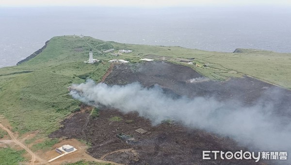 ▲▼彭佳嶼火警。(圖/記者郭世賢翻攝) ▲▼彭佳嶼火警。(圖/記者郭世賢翻攝)