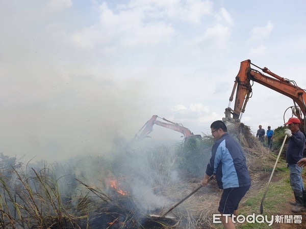 ▲▼彭佳嶼火警。(圖/記者郭世賢翻攝) ▲▼彭佳嶼火警。(圖/記者郭世賢翻攝)