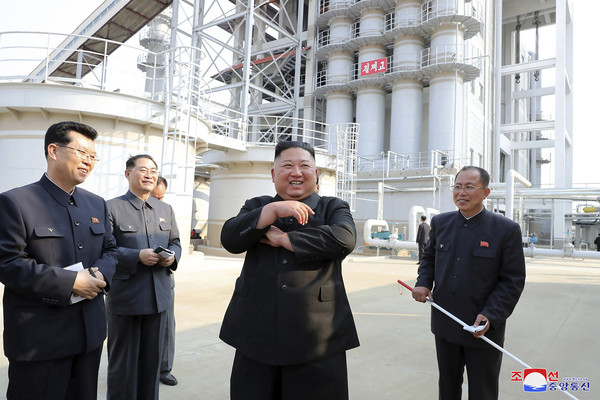 ▲▼神隱20天後，北韓領導人金正恩5月1日出席順天磷肥工廠竣工儀式，打破「病危說」。（圖／達志影像／美聯社）