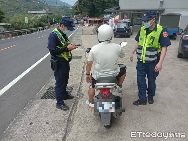 ▲警方針對改裝車輛製造噪音在各重要道路口進行攔查。（圖／大溪警分局提供）