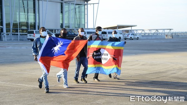 北醫支援史國防疫。(圖/北醫附醫提供) 北醫支援史國防疫。(圖/北醫附醫提供)