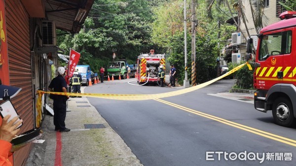 ▲▼北市木柵路施工挖斷管線。(圖/記者黃彥傑攝) ▲▼北市木柵路施工挖斷管線。(圖/記者黃彥傑攝)