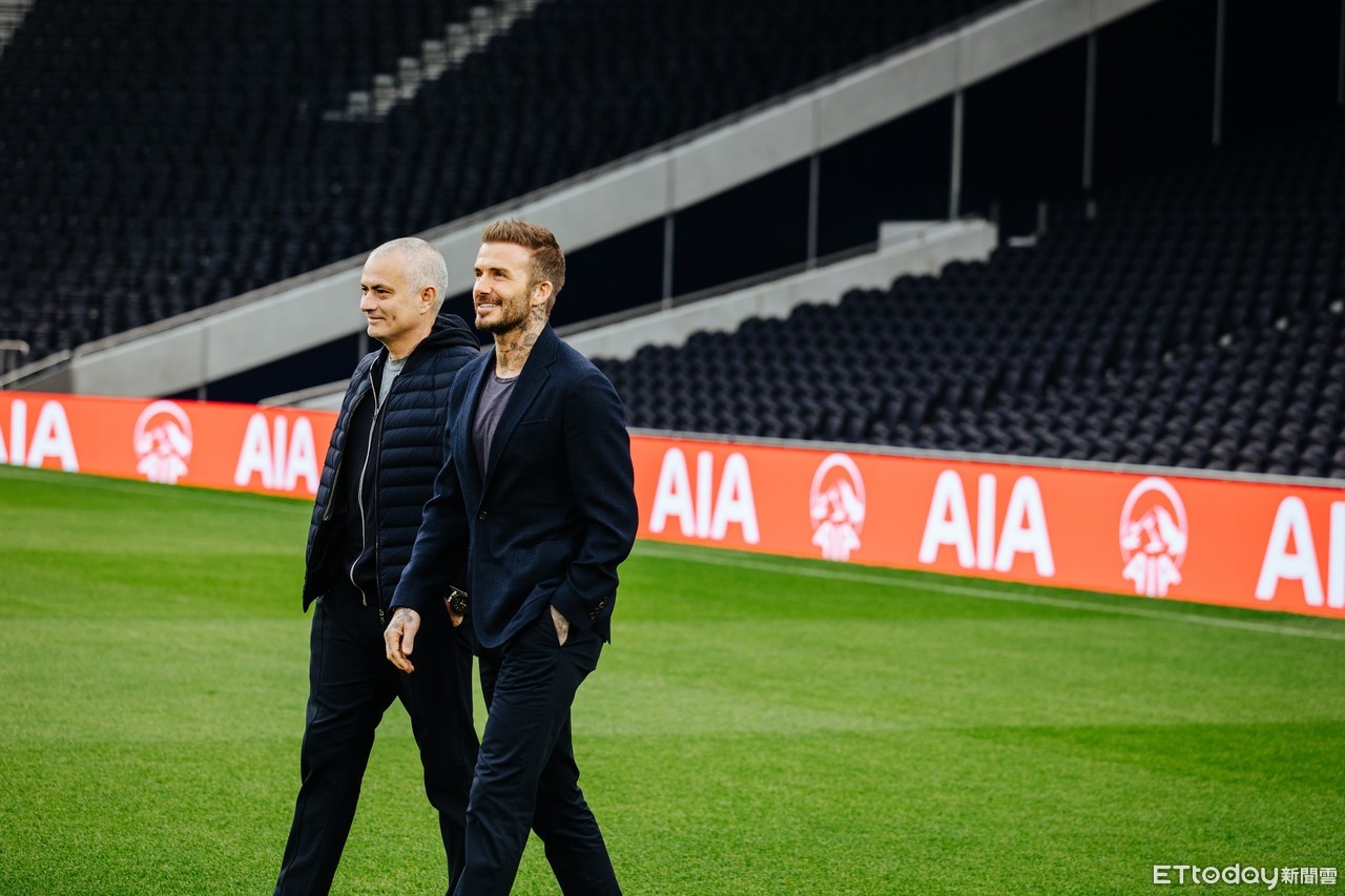 ▲足球巨星貝克漢（David Beckham）（右）與熱刺總教練穆里尼奧（Jose Mourinho）。（圖／友邦保險提供）