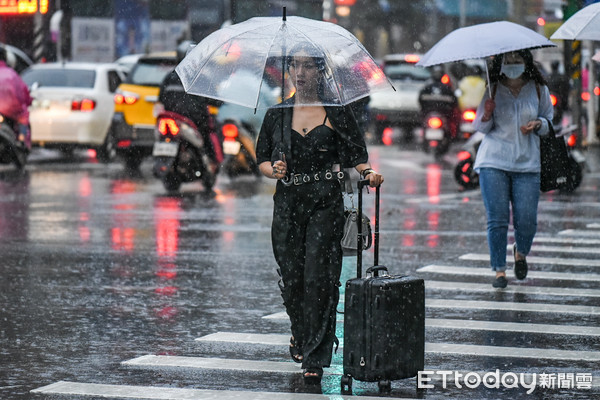 ▲中央氣象局發豪大雨特報，全台強降雨明顯。豪雨,梅雨,豪大雨,下雨,雷雨,大雨特報（圖／記者林敬旻攝）