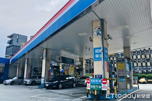 ▲台灣中油公司宣佈國內油價最新零售價。（圖／記者姜國輝攝）