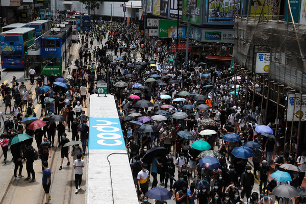 ▲▼北京提出「港版國安法」，香港反政府民眾上街抗議。（圖／路透）