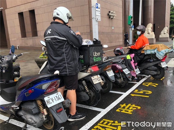 ▲▼北市府新增臨停區。（圖／記者楊亞璇攝）