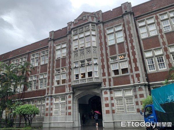 ▲臺師大校歌惹議,台師大公共事務中心康敏平主任。(圖/記者彭懷玉攝) ▲臺師大校歌惹議,台師大公共事務中心康敏平主任。(圖/記者彭懷玉攝)