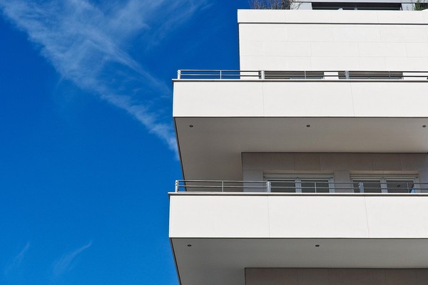 ▲▼大樓,公寓,房屋,房子,陽台。（圖／取自免費圖庫Pixabay）