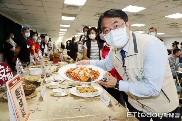 ▲台南市長黃偉哲也在28日公布多達35道的「阿中自助餐」菜單。（圖／取自台南市政府網站）
