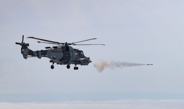 ▲▼Mk2野貓直升機試射岩燕飛彈。（圖／翻攝自英國皇家海軍官網）