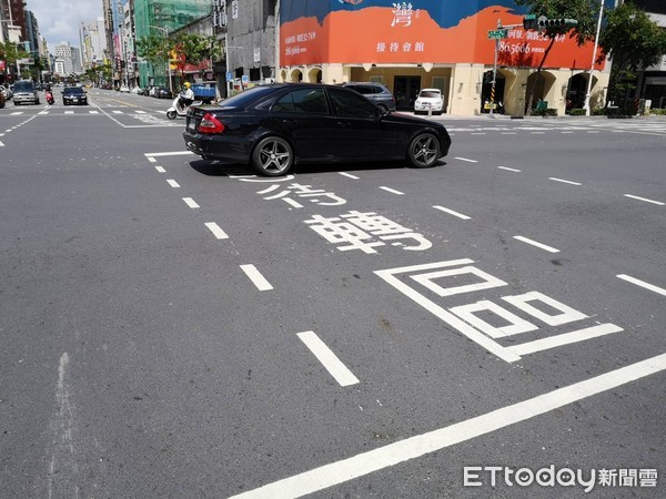 ▲一張照曝「國際級道路」10個月前後差異，韓粉讚爆韓國瑜             。（圖／記者吳奕靖攝）