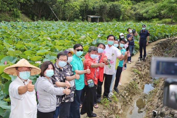 ▲▼0531指揮中心記者會移師台南舉辦，陳時中去頑皮樂園、周志浩和莊人祥到白河蓮花池。（圖／台南市政府提供）