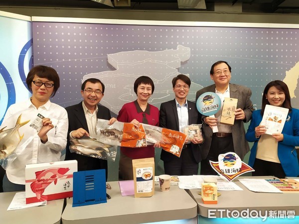 ▲高雄市政府海洋局推《高雄海味》振興經濟，找來韓國瑜直播拍賣，業績300萬            。（圖／高市海洋局提供）